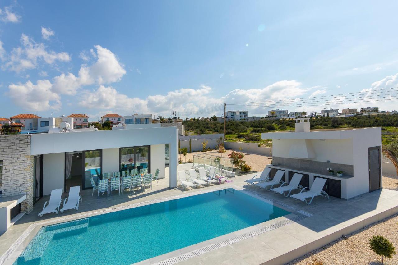 Villa Pleiades Paphos Exteriör bild